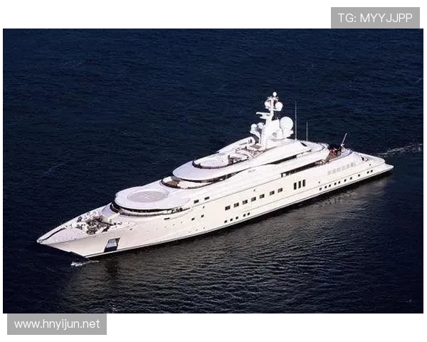 苏亚雷斯训练完回家路上顺手买了艘游艇